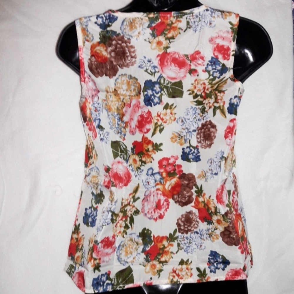 Off White Floral Lightweight Tank Top Blouse - Picture 3 of 4
